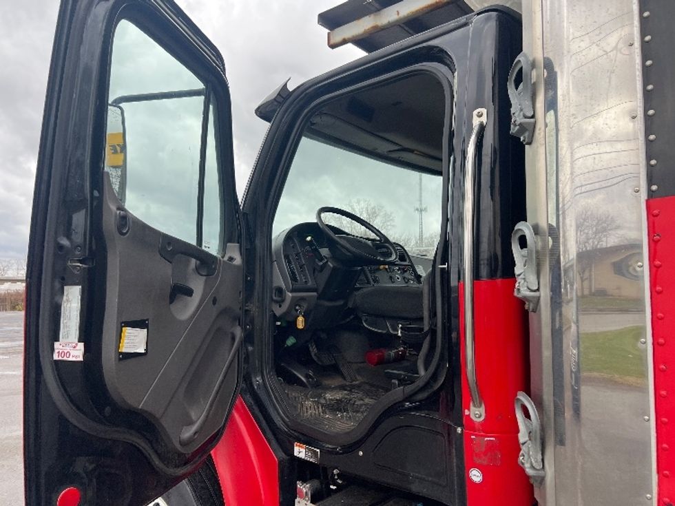 Refrigerated Truck-Light and Medium Duty Trucks-Freightliner-2018-M2-Rochester-NY-186,334\n\t\tmiles-$ 56,250 - Image 16