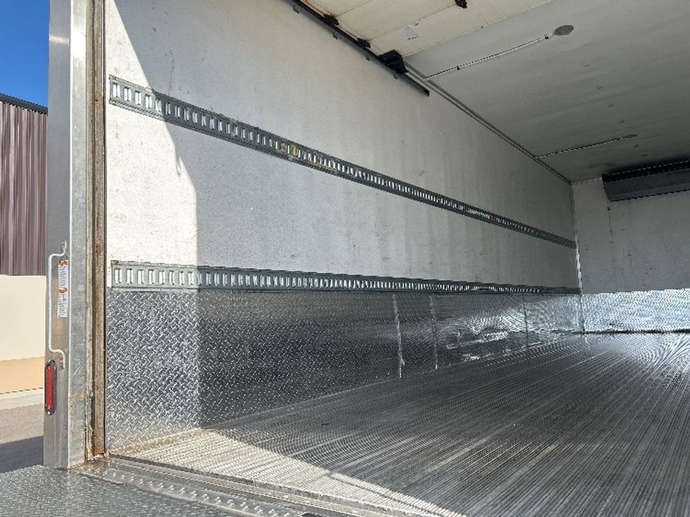 Refrigerated Truck-Light and Medium Duty Trucks-Freightliner-2018-M2-Rocky View County-AB-255,581\n\t\tkm-$ 80,500 - Image 11