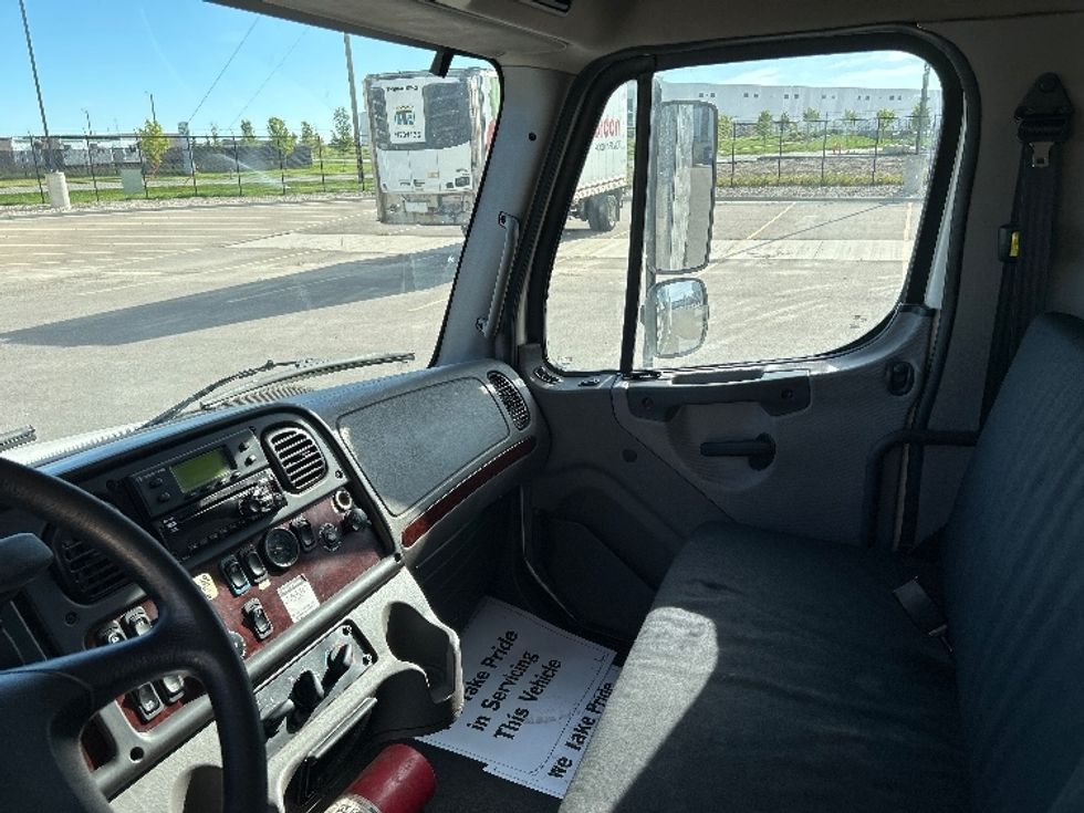 Refrigerated Truck-Light and Medium Duty Trucks-Freightliner-2018-M2-Rocky View County-AB-255,581\n\t\tkm-$ 80,500 - Image 18