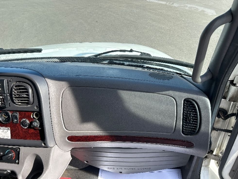 Refrigerated Truck-Light and Medium Duty Trucks-Freightliner-2018-M2-Rocky View County-AB-255,581\n\t\tkm-$ 80,500 - Image 20