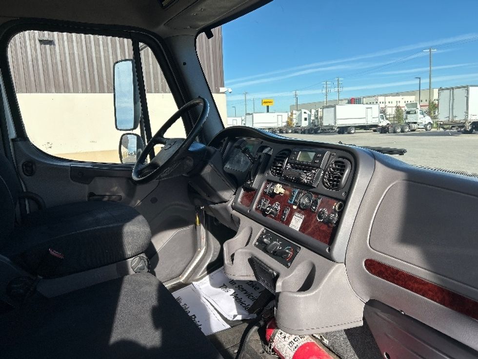 Refrigerated Truck-Light and Medium Duty Trucks-Freightliner-2018-M2-Rocky View County-AB-255,581\n\t\tkm-$ 80,500 - Image 21