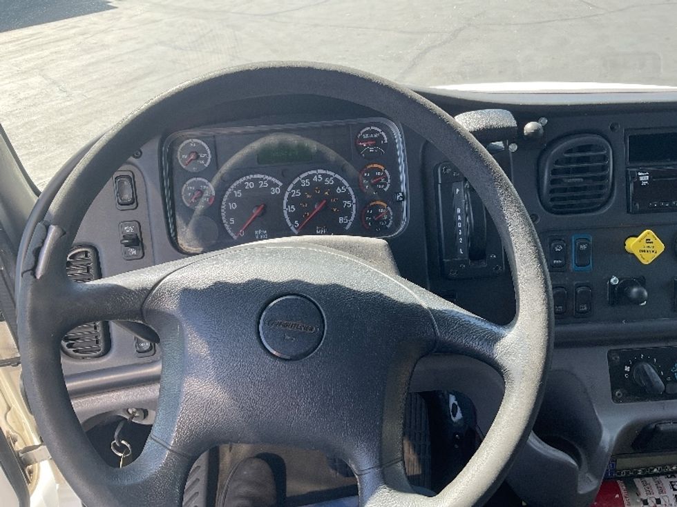 Refrigerated Truck-Light and Medium Duty Trucks-Freightliner-2018-M2-Sacramento-CA-261,267\n\t\tmiles-$ 37,500 - Image 17