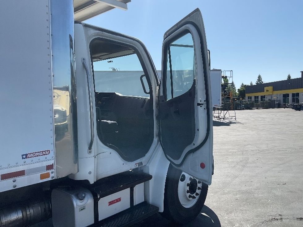 Refrigerated Truck-Light and Medium Duty Trucks-Freightliner-2018-M2-Sacramento-CA-261,267\n\t\tmiles-$ 37,500 - Image 19