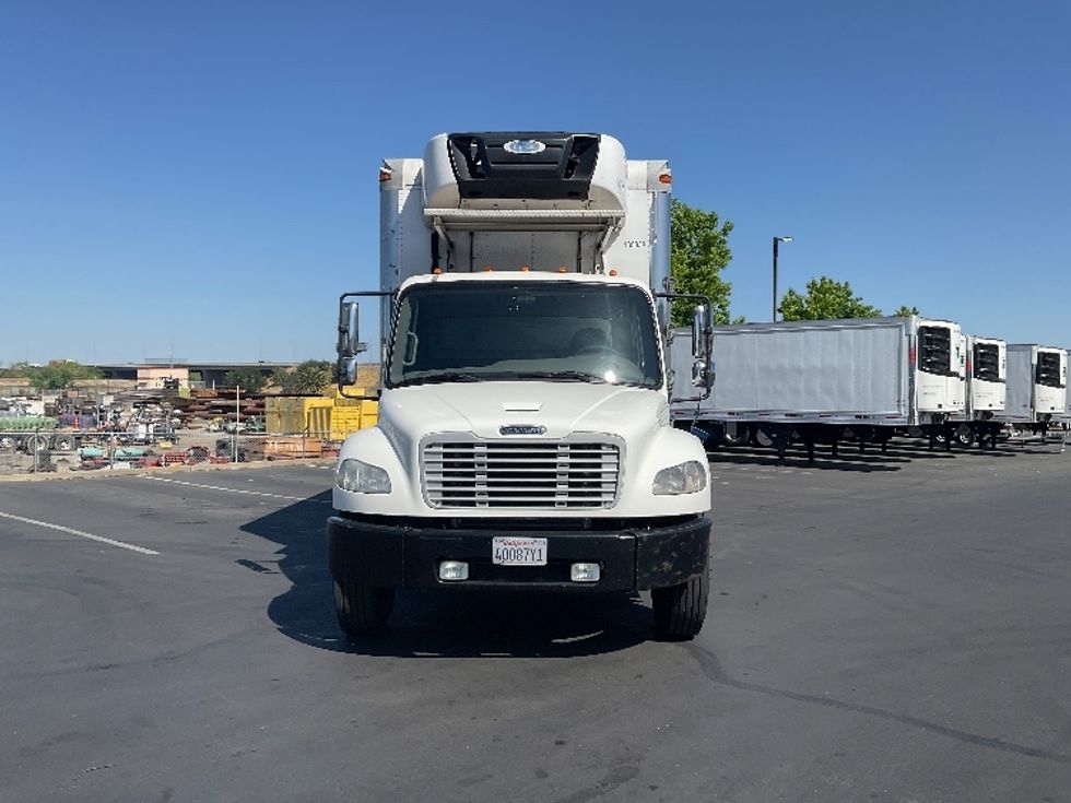 Refrigerated Truck-Light and Medium Duty Trucks-Freightliner-2018-M2-Sacramento-CA-261,267\n\t\tmiles-$ 37,500 - Image 2