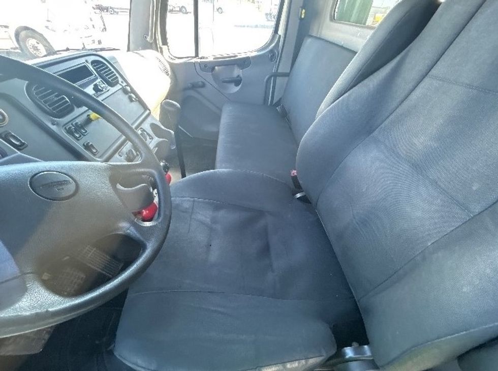 Refrigerated Truck-Light and Medium Duty Trucks-Freightliner-2018-M2-San Antonio-TX-179,781\n\t\tmiles-$ 41,500 - Image 19