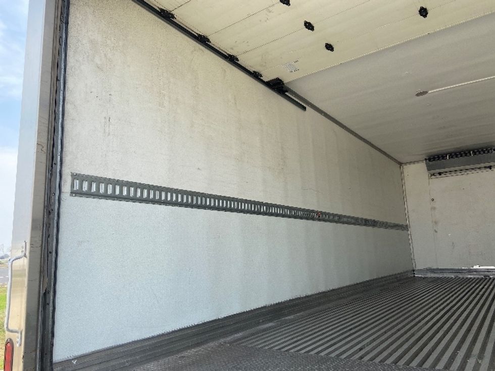 Refrigerated Truck-Light and Medium Duty Trucks-Freightliner-2018-M2-San Antonio-TX-84,677\n\t\tmiles-$ 67,250 - Image 11