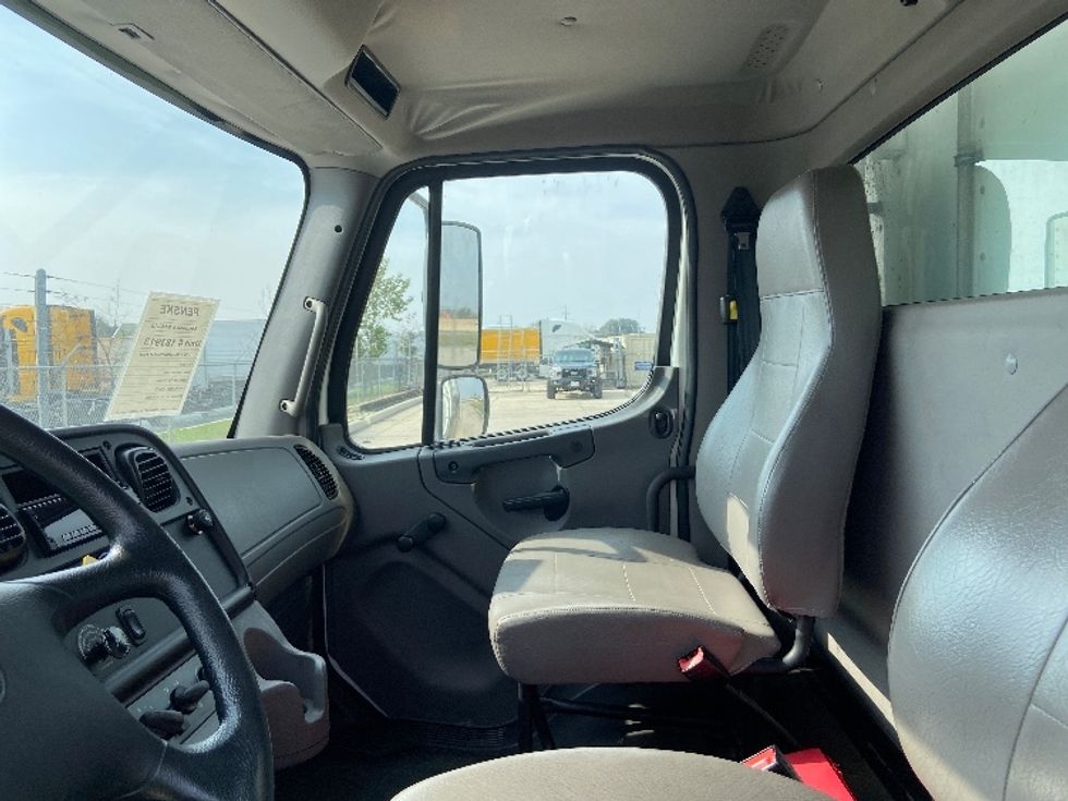 Refrigerated Truck-Light and Medium Duty Trucks-Freightliner-2018-M2-San Antonio-TX-84,677\n\t\tmiles-$ 67,250 - Image 19