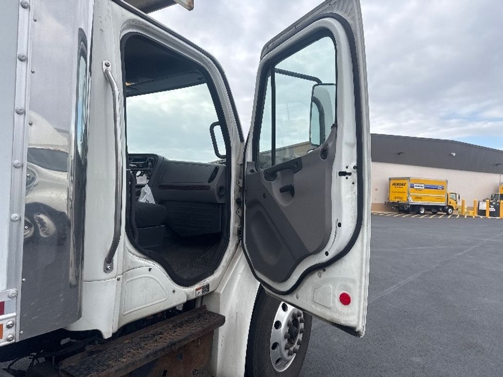 Refrigerated Truck-Light and Medium Duty Trucks-Freightliner-2018-M2-South Plainfield-NJ-345,500\n\t\tmiles-$ 20,750 - Image 19