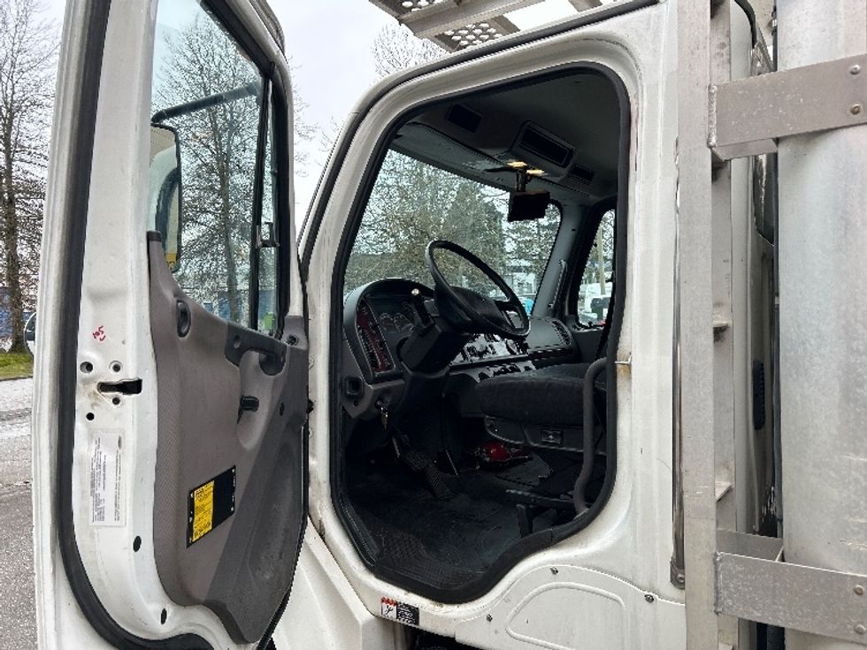 Refrigerated Truck-Light and Medium Duty Trucks-Freightliner-2018-M2-Surrey-BC-225,177\n\t\tkm-$ 60,500 - Image 16
