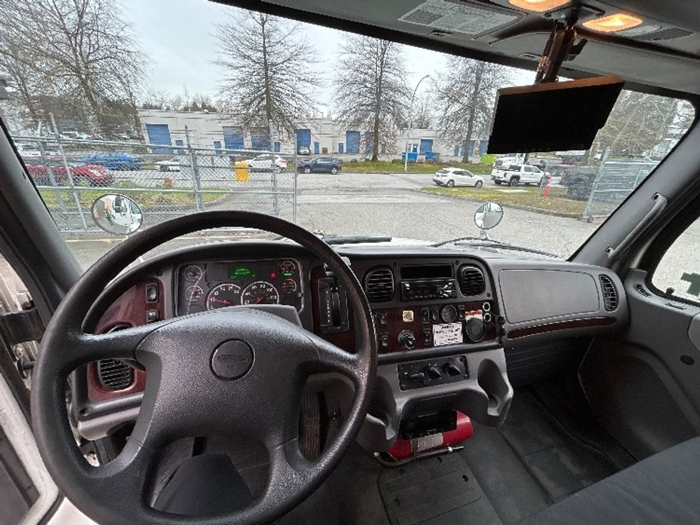 Refrigerated Truck-Light and Medium Duty Trucks-Freightliner-2018-M2-Surrey-BC-225,177\n\t\tkm-$ 60,500 - Image 18