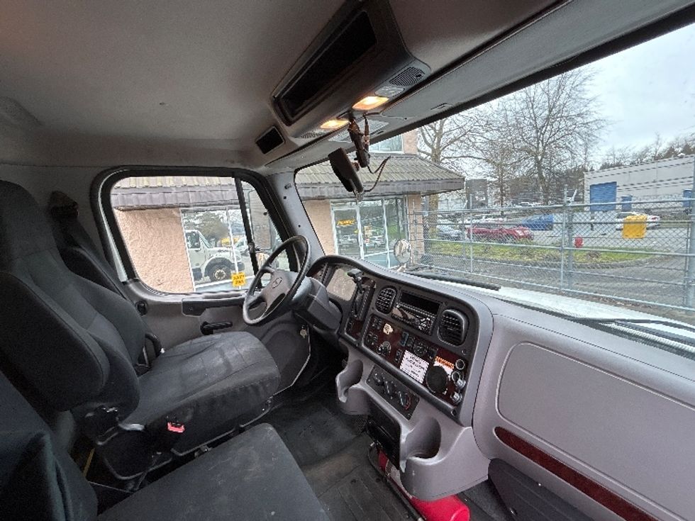 Refrigerated Truck-Light and Medium Duty Trucks-Freightliner-2018-M2-Surrey-BC-225,177\n\t\tkm-$ 60,500 - Image 22
