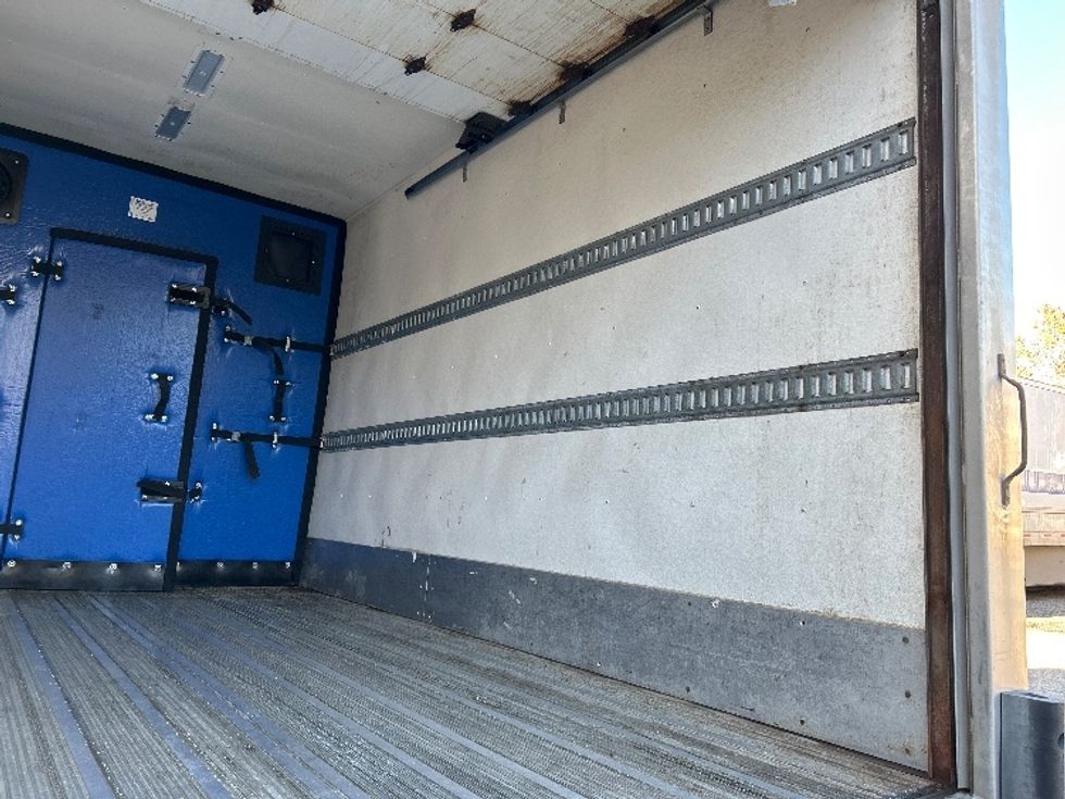 Refrigerated Truck-Light and Medium Duty Trucks-Freightliner-2018-M2-Surrey-BC-367,410\n\t\tkm-$ 47,250 - Image 11