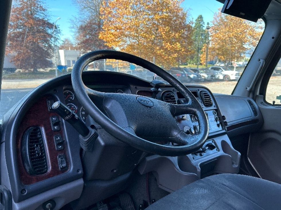 Refrigerated Truck-Light and Medium Duty Trucks-Freightliner-2018-M2-Surrey-BC-367,410\n\t\tkm-$ 47,250 - Image 16