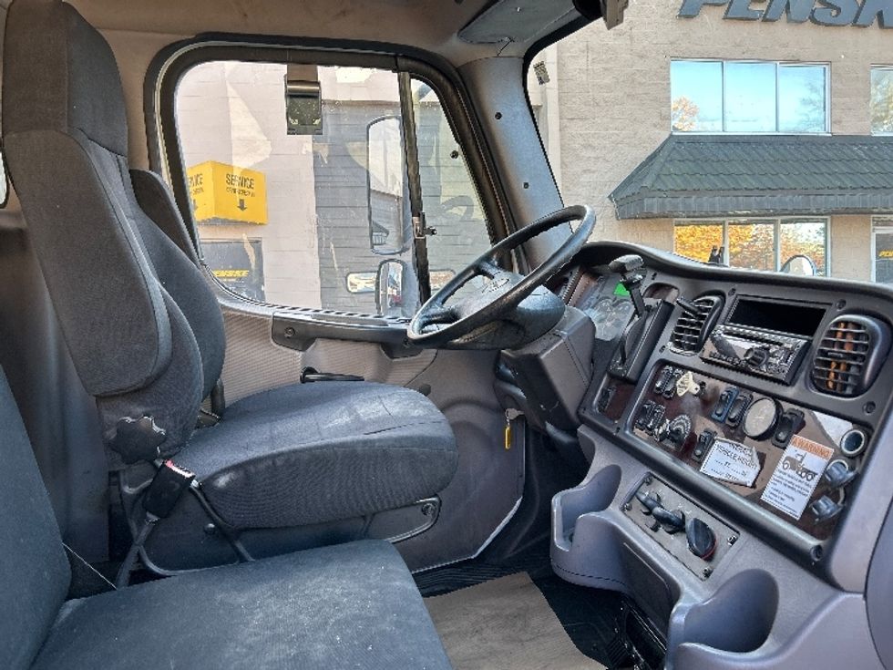 Refrigerated Truck-Light and Medium Duty Trucks-Freightliner-2018-M2-Surrey-BC-367,410\n\t\tkm-$ 47,250 - Image 21