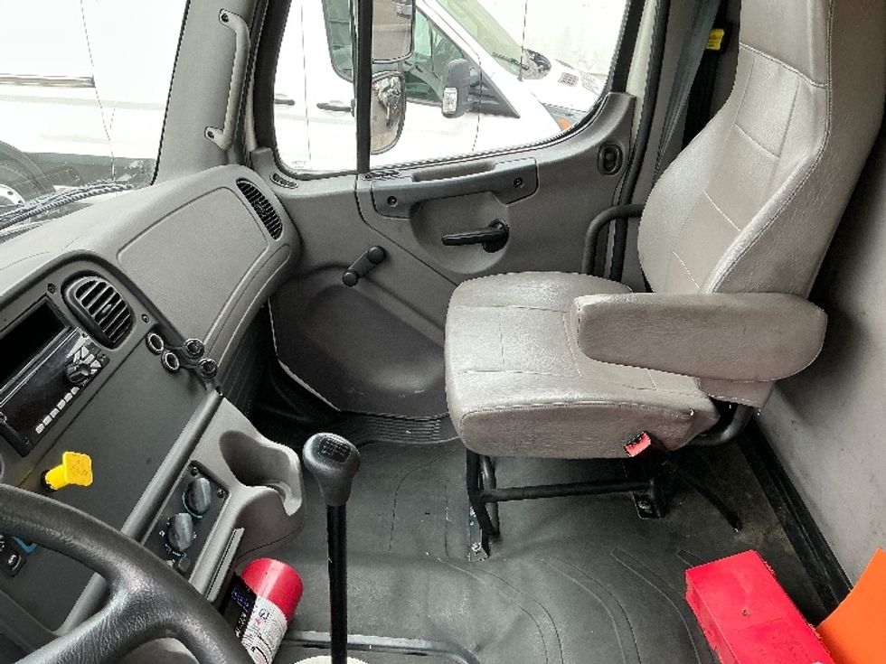 Refrigerated Truck-Light and Medium Duty Trucks-Freightliner-2018-M2-Torrance-CA-111,559\n\t\tmiles-$ 53,250 - Image 19
