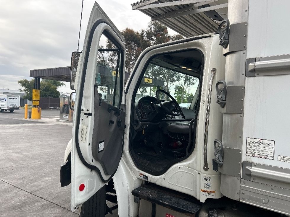 Refrigerated Truck-Light and Medium Duty Trucks-Freightliner-2018-M2-Torrance-CA-121,349\n\t\tmiles-$ 58,750 - Image 16
