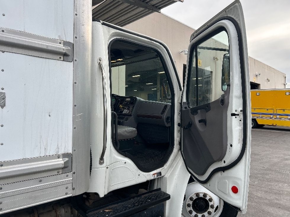 Refrigerated Truck-Light and Medium Duty Trucks-Freightliner-2018-M2-Torrance-CA-121,349\n\t\tmiles-$ 58,750 - Image 20