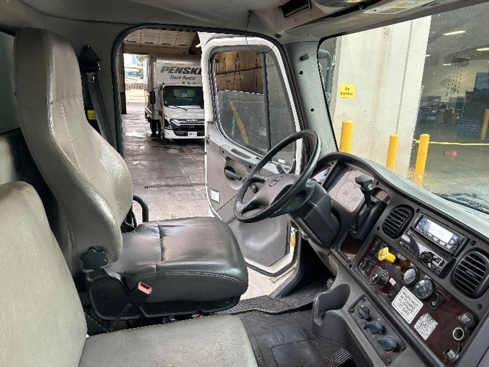 Refrigerated Truck-Light and Medium Duty Trucks-Freightliner-2018-M2-Torrance-CA-121,349\n\t\tmiles-$ 58,750 - Image 22