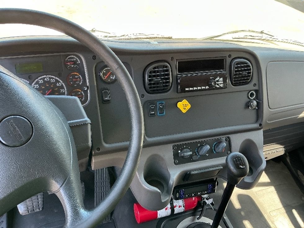Refrigerated Truck-Light and Medium Duty Trucks-Freightliner-2018-M2-Torrance-CA-131,083\n\t\tmiles-$ 48,500 - Image 17