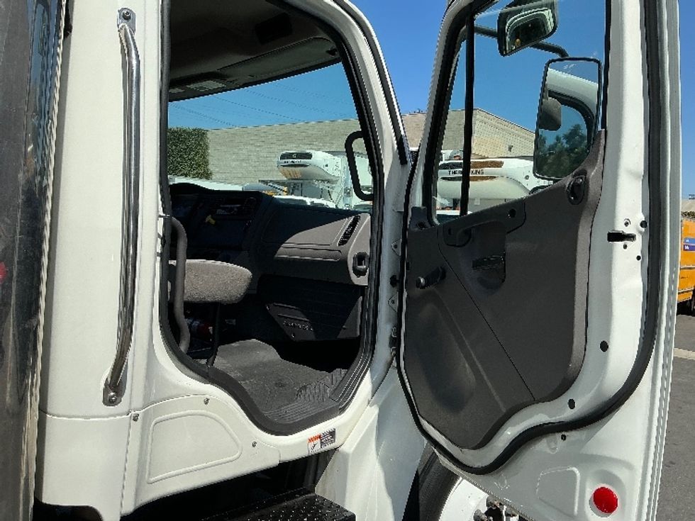 Refrigerated Truck-Light and Medium Duty Trucks-Freightliner-2018-M2-Torrance-CA-131,083\n\t\tmiles-$ 48,500 - Image 20