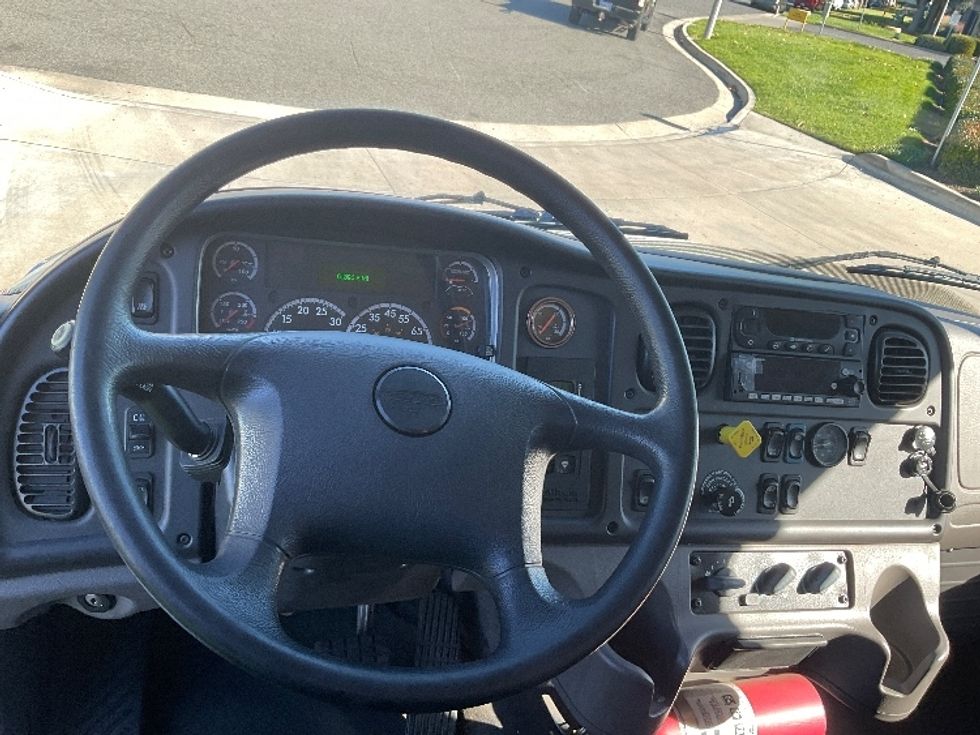 Refrigerated Truck-Light and Medium Duty Trucks-Freightliner-2018-M2-Torrance-CA-60,895\n\t\tmiles-$ 73,750 - Image 18