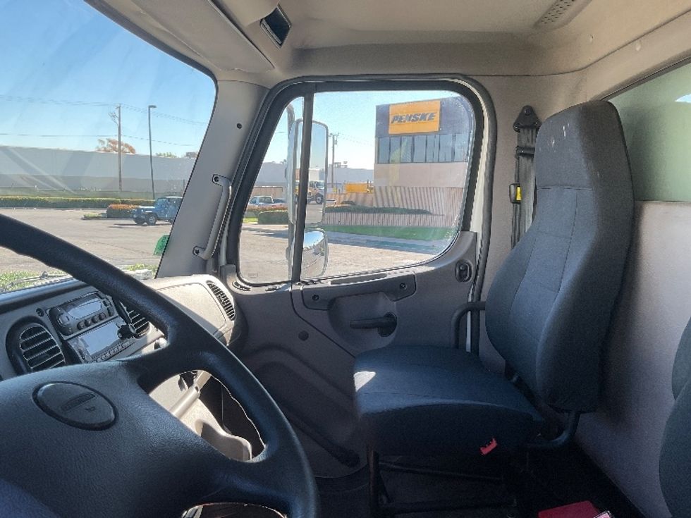 Refrigerated Truck-Light and Medium Duty Trucks-Freightliner-2018-M2-Torrance-CA-60,895\n\t\tmiles-$ 73,750 - Image 19
