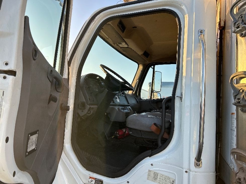Refrigerated Truck-Light and Medium Duty Trucks-Freightliner-2018-M2-Torrance-CA-77,324\n\t\tmiles-$ 51,250 - Image 16