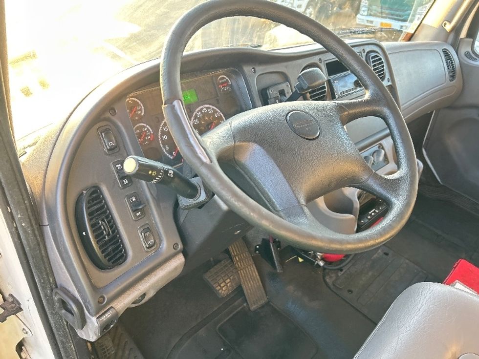 Refrigerated Truck-Light and Medium Duty Trucks-Freightliner-2018-M2-Torrance-CA-77,324\n\t\tmiles-$ 51,250 - Image 17