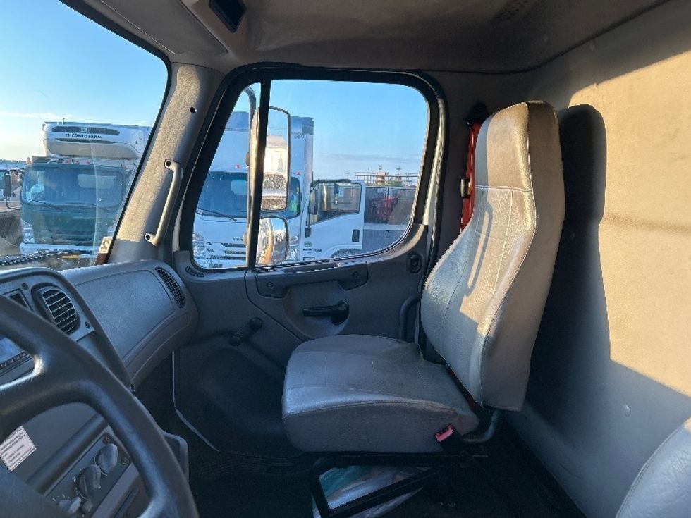 Refrigerated Truck-Light and Medium Duty Trucks-Freightliner-2018-M2-Torrance-CA-77,324\n\t\tmiles-$ 51,250 - Image 19