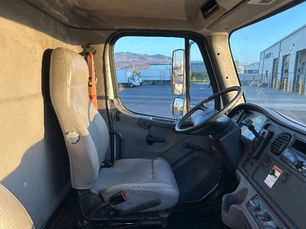 Refrigerated Truck-Light and Medium Duty Trucks-Freightliner-2018-M2-Torrance-CA-77,324\n\t\tmiles-$ 51,250 - Image 22