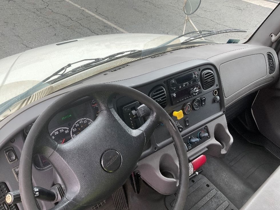 Refrigerated Truck-Light and Medium Duty Trucks-Freightliner-2018-M2-Torrance-CA-80,715\n\t\tmiles-$ 53,750 - Image 18