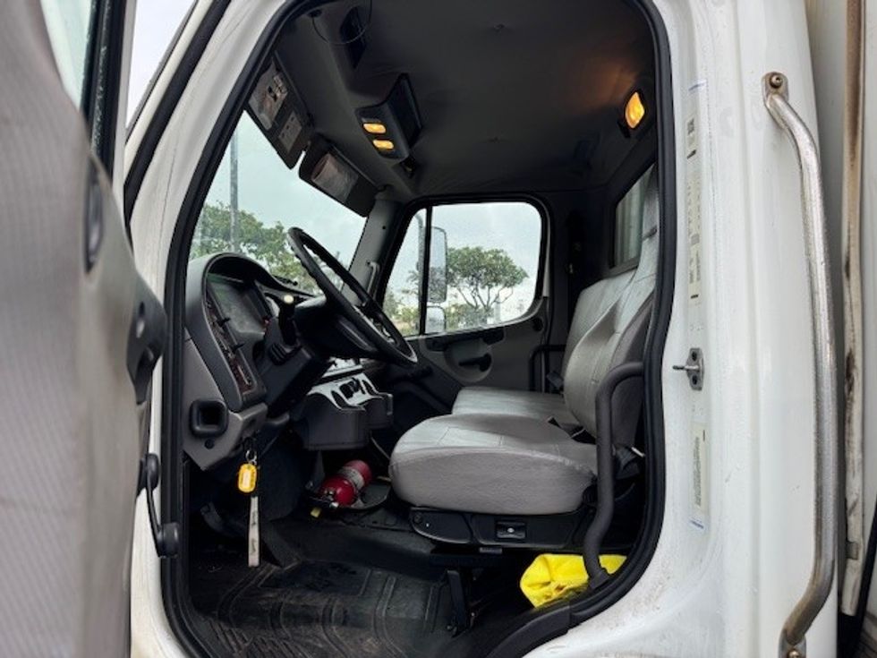 Refrigerated Truck-Light and Medium Duty Trucks-Freightliner-2018-M2-Torrance-CA-99,555\n\t\tmiles-$ 53,250 - Image 16