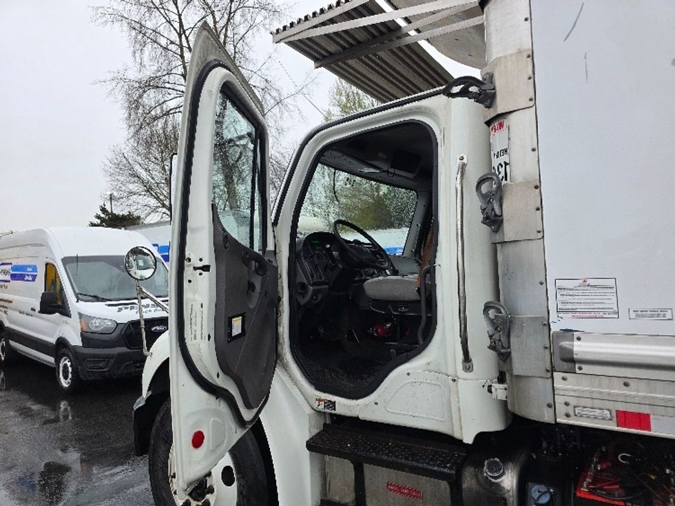 Refrigerated Truck-Light and Medium Duty Trucks-Freightliner-2018-M2-Tukwila-WA-198,101\n\t\tmiles-$ 50,000 - Image 16