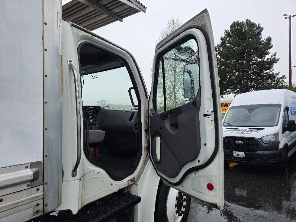 Refrigerated Truck-Light and Medium Duty Trucks-Freightliner-2018-M2-Tukwila-WA-198,101\n\t\tmiles-$ 50,000 - Image 20