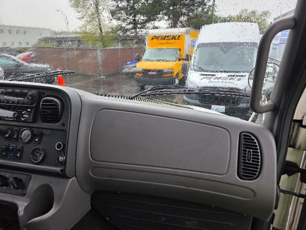 Refrigerated Truck-Light and Medium Duty Trucks-Freightliner-2018-M2-Tukwila-WA-198,101\n\t\tmiles-$ 50,000 - Image 21