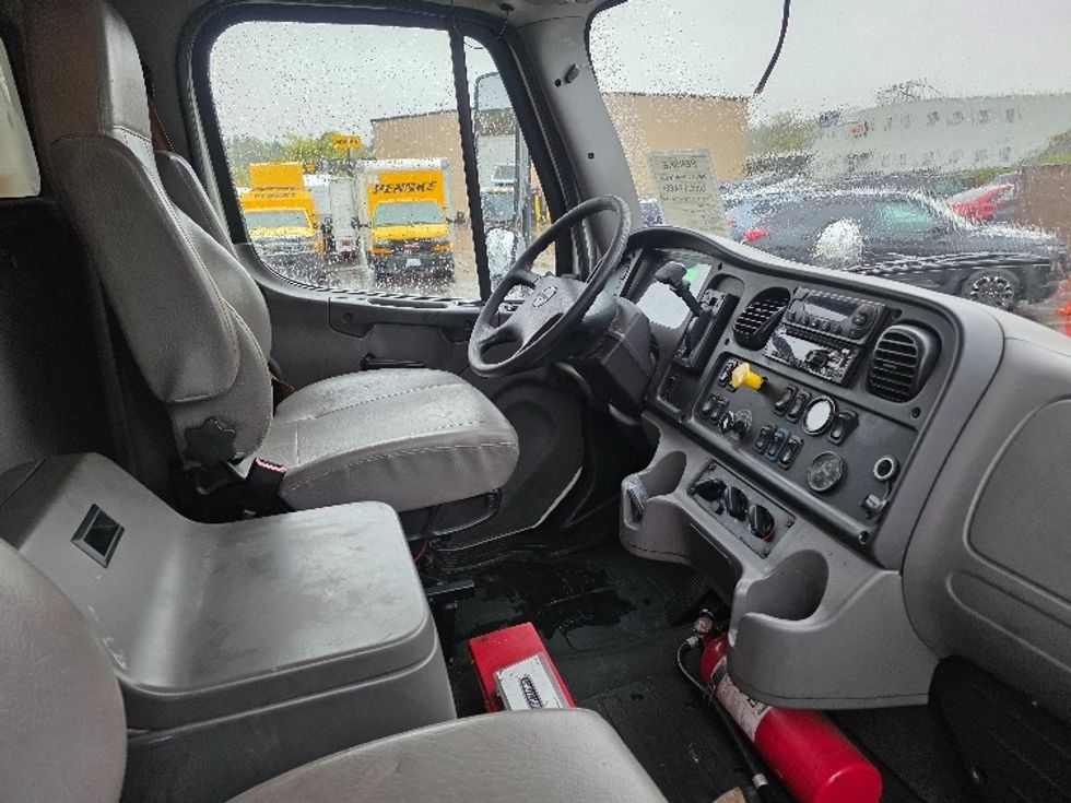Refrigerated Truck-Light and Medium Duty Trucks-Freightliner-2018-M2-Tukwila-WA-198,101\n\t\tmiles-$ 50,000 - Image 22