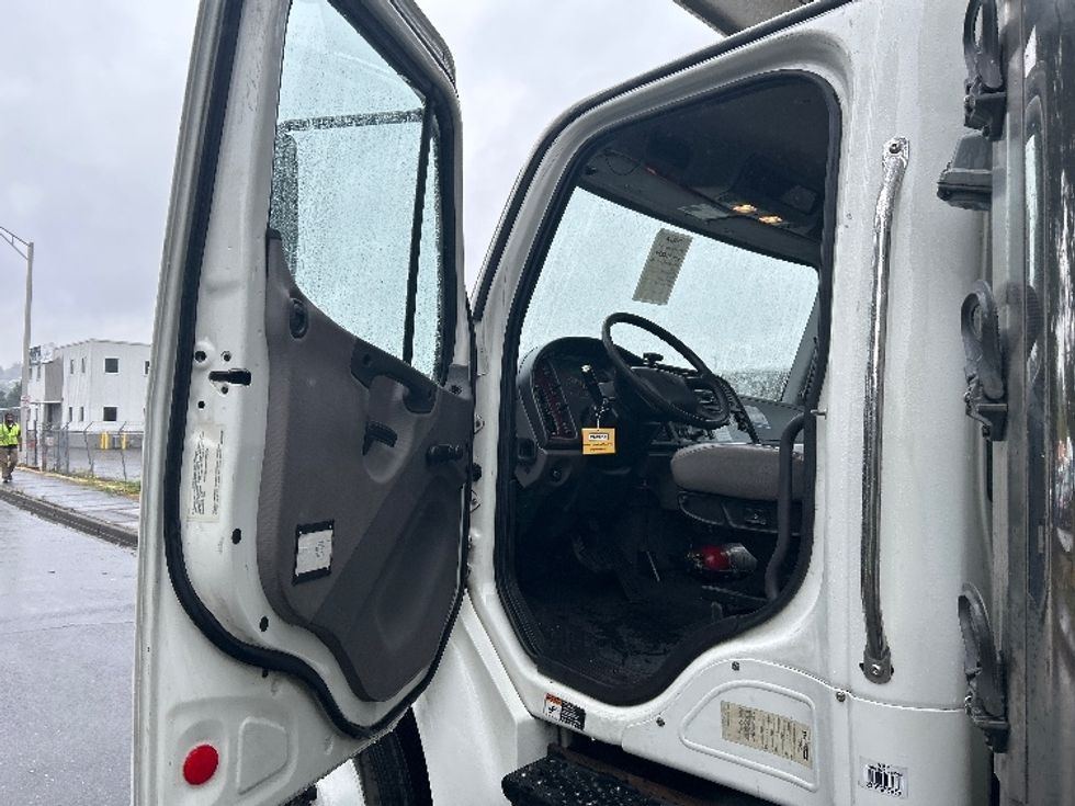 Refrigerated Truck-Light and Medium Duty Trucks-Freightliner-2018-M2-Tukwila-WA-217,118\n\t\tmiles-$ 42,000 - Image 16