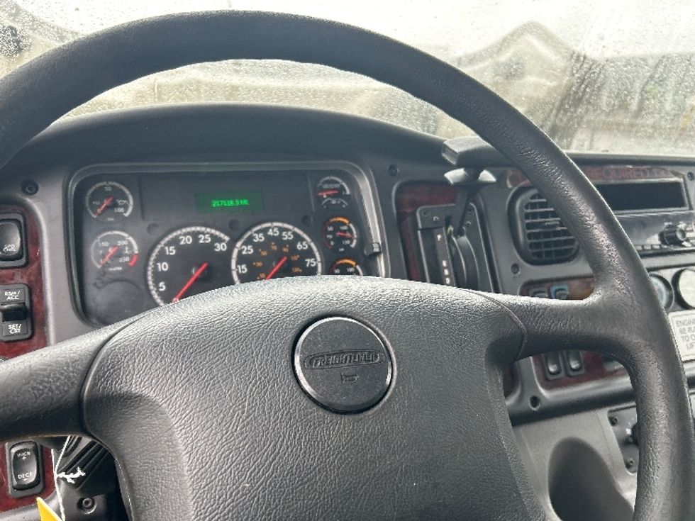 Refrigerated Truck-Light and Medium Duty Trucks-Freightliner-2018-M2-Tukwila-WA-217,118\n\t\tmiles-$ 42,000 - Image 18