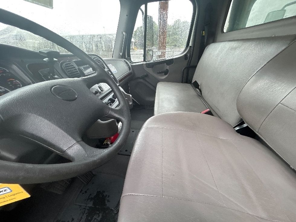 Refrigerated Truck-Light and Medium Duty Trucks-Freightliner-2018-M2-Tukwila-WA-217,118\n\t\tmiles-$ 42,000 - Image 19