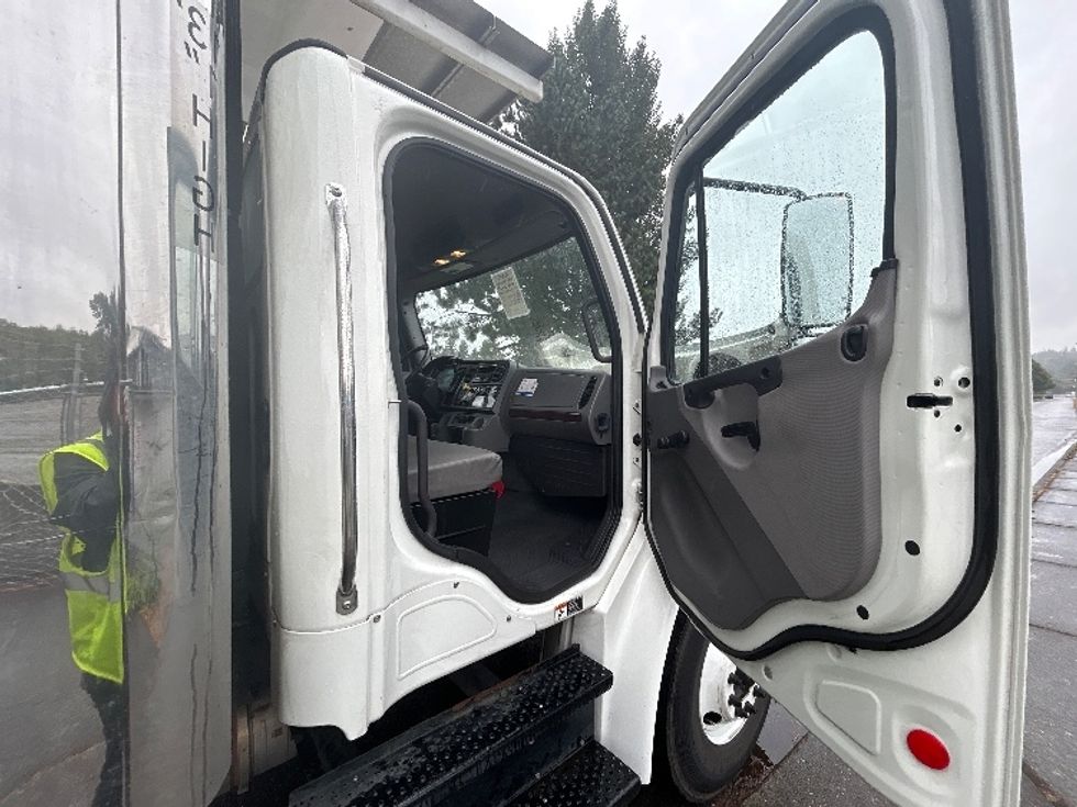 Refrigerated Truck-Light and Medium Duty Trucks-Freightliner-2018-M2-Tukwila-WA-217,118\n\t\tmiles-$ 42,000 - Image 20