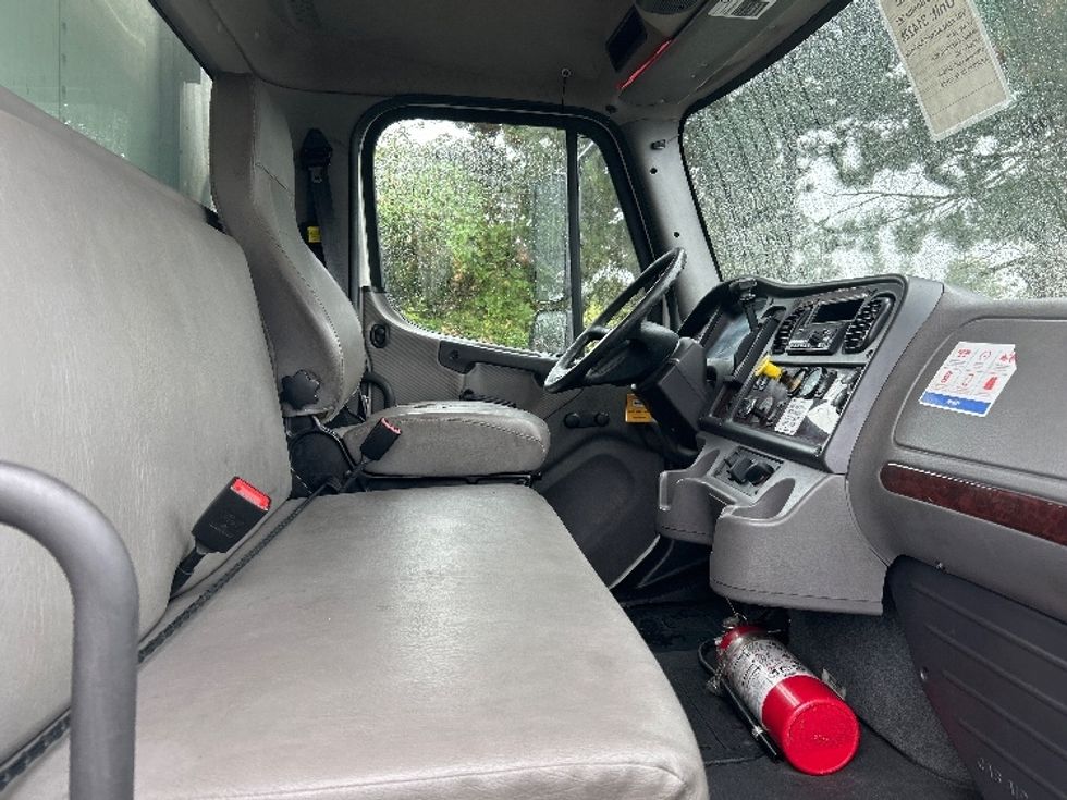 Refrigerated Truck-Light and Medium Duty Trucks-Freightliner-2018-M2-Tukwila-WA-217,118\n\t\tmiles-$ 42,000 - Image 22