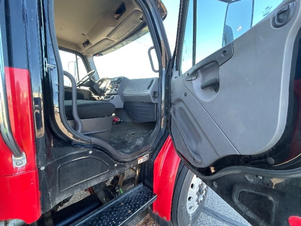 Refrigerated Truck-Light and Medium Duty Trucks-Freightliner-2018-M2-Warren-MI-208,088\n\t\tmiles-$ 49,500 - Image 20