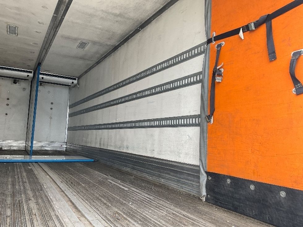 Refrigerated Truck-Light and Medium Duty Trucks-Freightliner-2018-M2-Warren-MI-272,870\n\t\tmiles-$ 37,750 - Image 12
