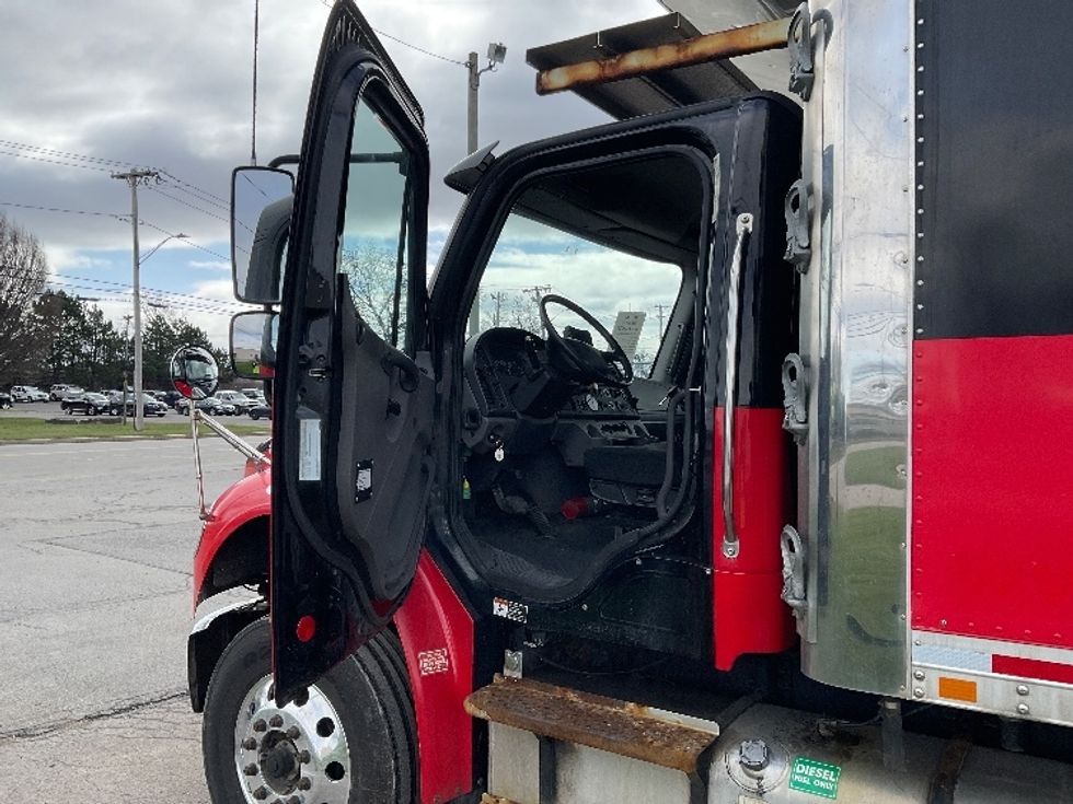 Refrigerated Truck-Light and Medium Duty Trucks-Freightliner-2018-M2-Warren-MI-272,870\n\t\tmiles-$ 37,750 - Image 16