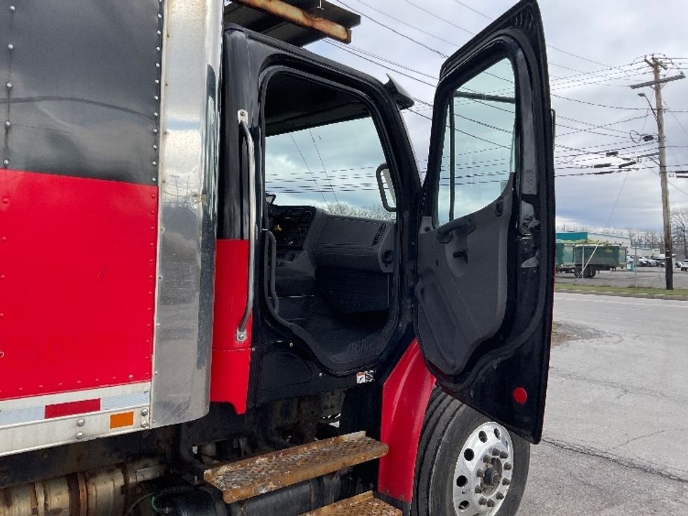 Refrigerated Truck-Light and Medium Duty Trucks-Freightliner-2018-M2-Warren-MI-272,870\n\t\tmiles-$ 37,750 - Image 20