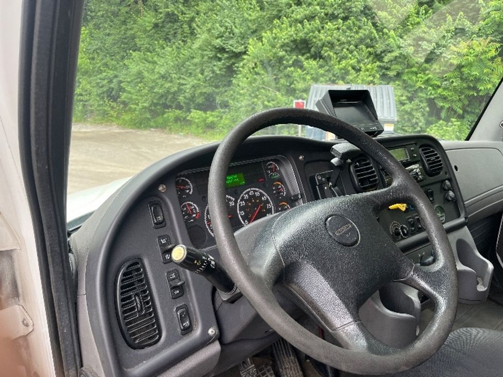 Refrigerated Truck-Light and Medium Duty Trucks-Freightliner-2018-M2-West Mifflin-PA-280,307\n\t\tmiles-$ 29,000 - Image 15