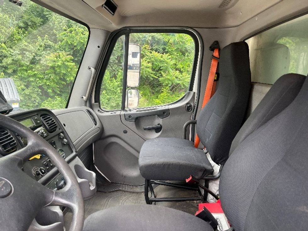 Refrigerated Truck-Light and Medium Duty Trucks-Freightliner-2018-M2-West Mifflin-PA-280,307\n\t\tmiles-$ 29,000 - Image 17