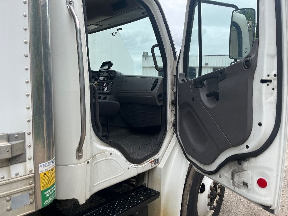 Refrigerated Truck-Light and Medium Duty Trucks-Freightliner-2018-M2-West Mifflin-PA-280,307\n\t\tmiles-$ 29,000 - Image 18