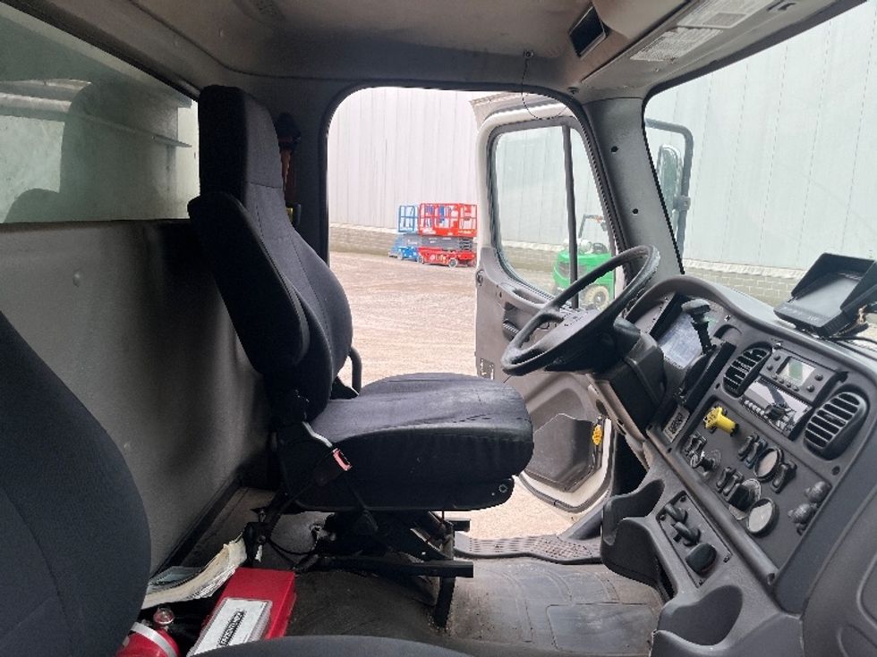 Refrigerated Truck-Light and Medium Duty Trucks-Freightliner-2018-M2-West Mifflin-PA-280,307\n\t\tmiles-$ 29,000 - Image 20