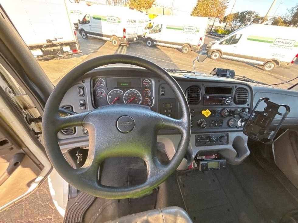 Refrigerated Truck-Light and Medium Duty Trucks-Freightliner-2018-M2-West Sacramento-CA-240,085\n\t\tmiles-$ 54,250 - Image 17